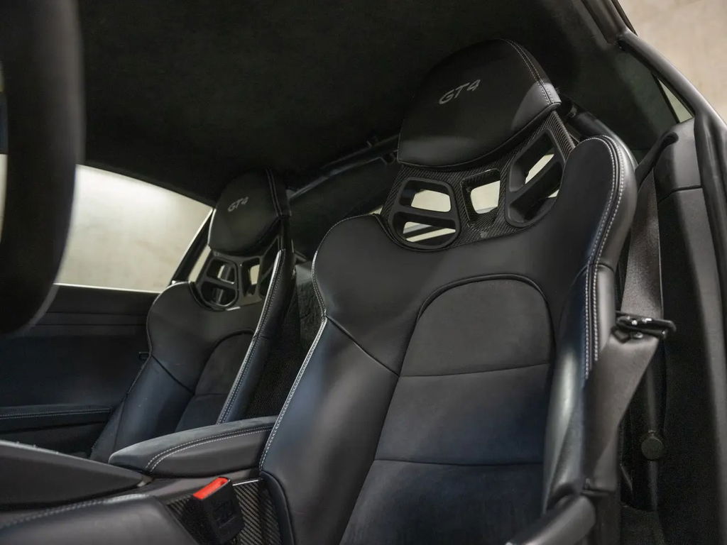 Porsche 718 Cayman GT4