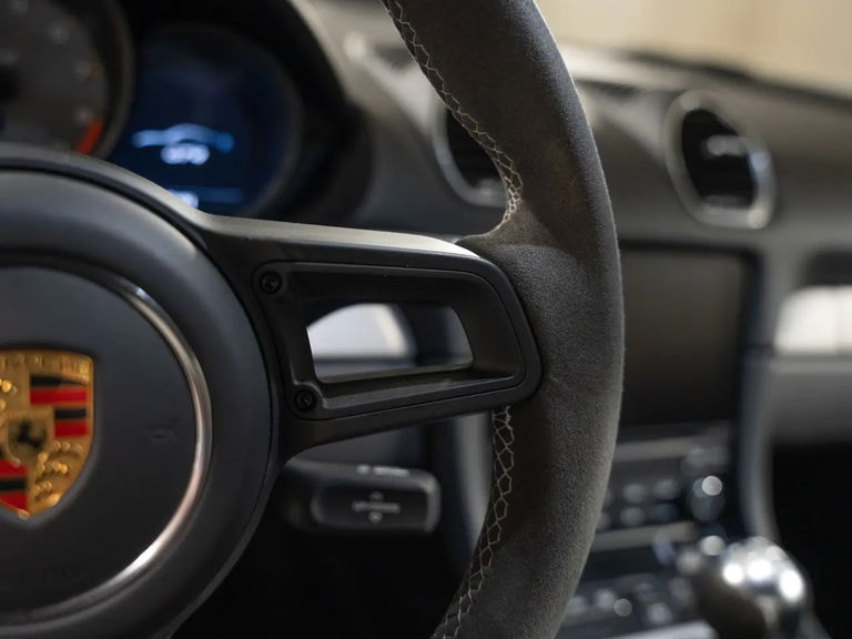 Porsche 718 Cayman GT4