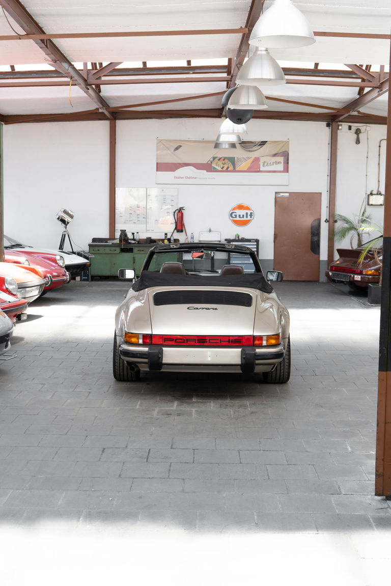 Porsche 911 Carrera 3.2 (US)