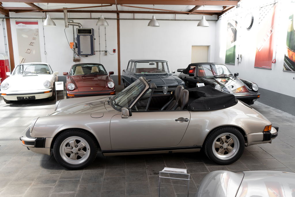 Porsche 911 Carrera 3.2 (US)
