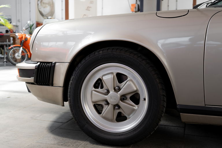 Porsche 911 Carrera 3.2 (US)