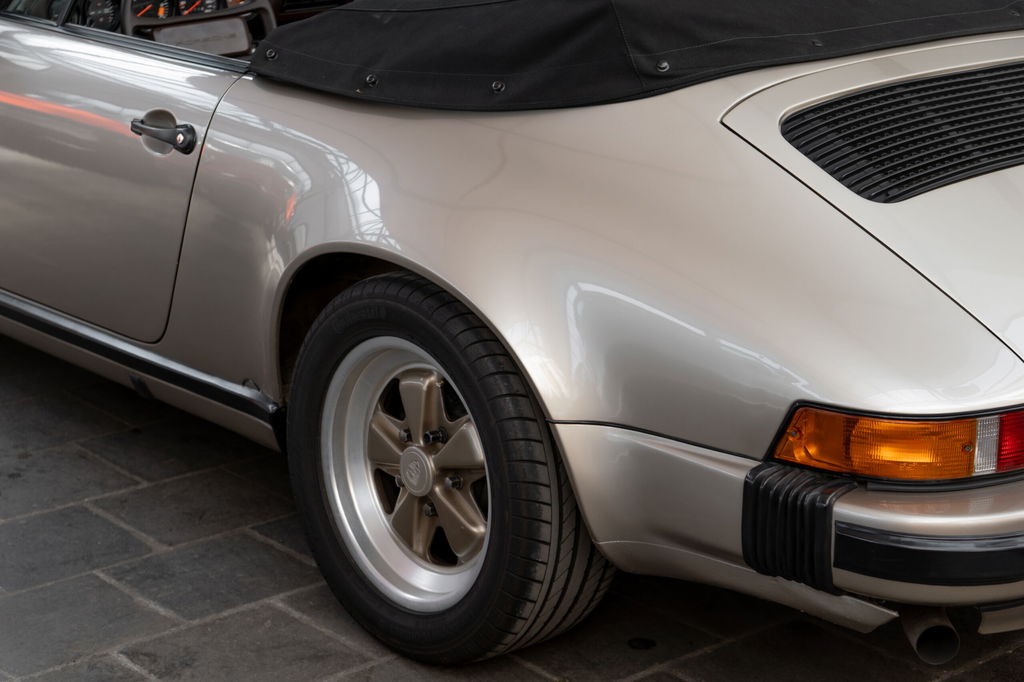 Porsche 911 Carrera 3.2 (US)