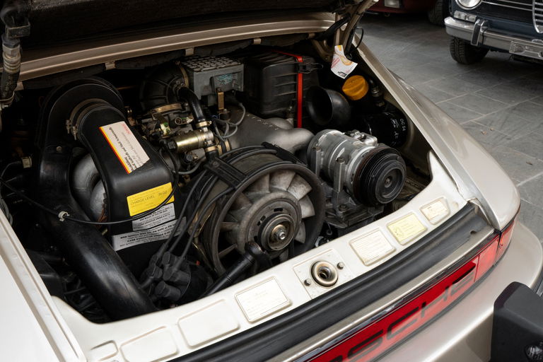 Porsche 911 Carrera 3.2 (US)