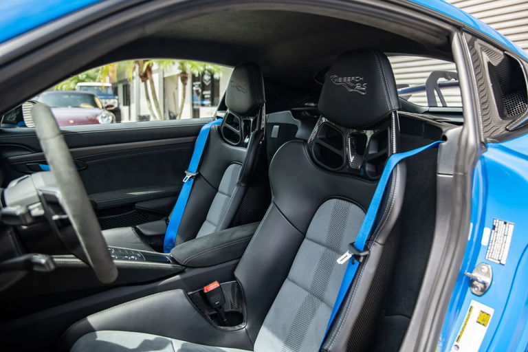 Porsche 718 Cayman GT4 RS