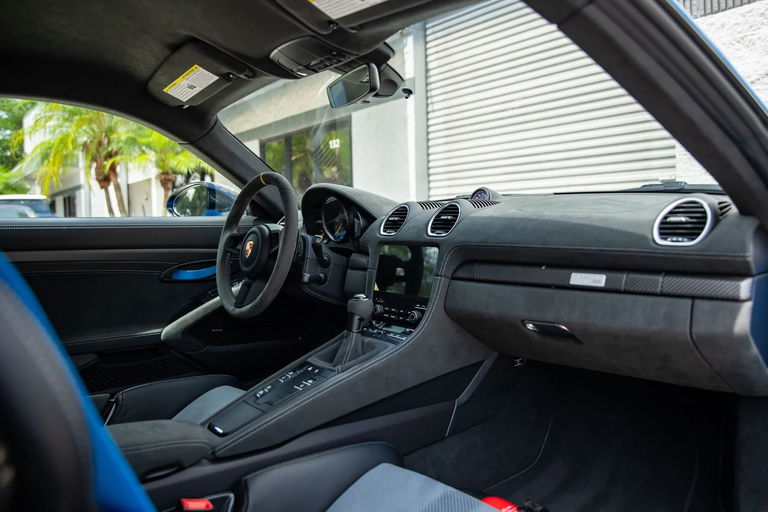 Porsche 718 Cayman GT4 RS