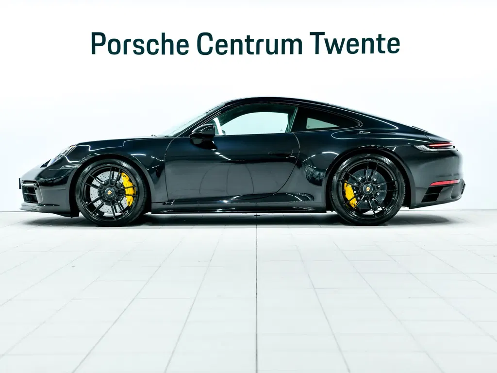 Porsche 992 Carrera 4 GTS