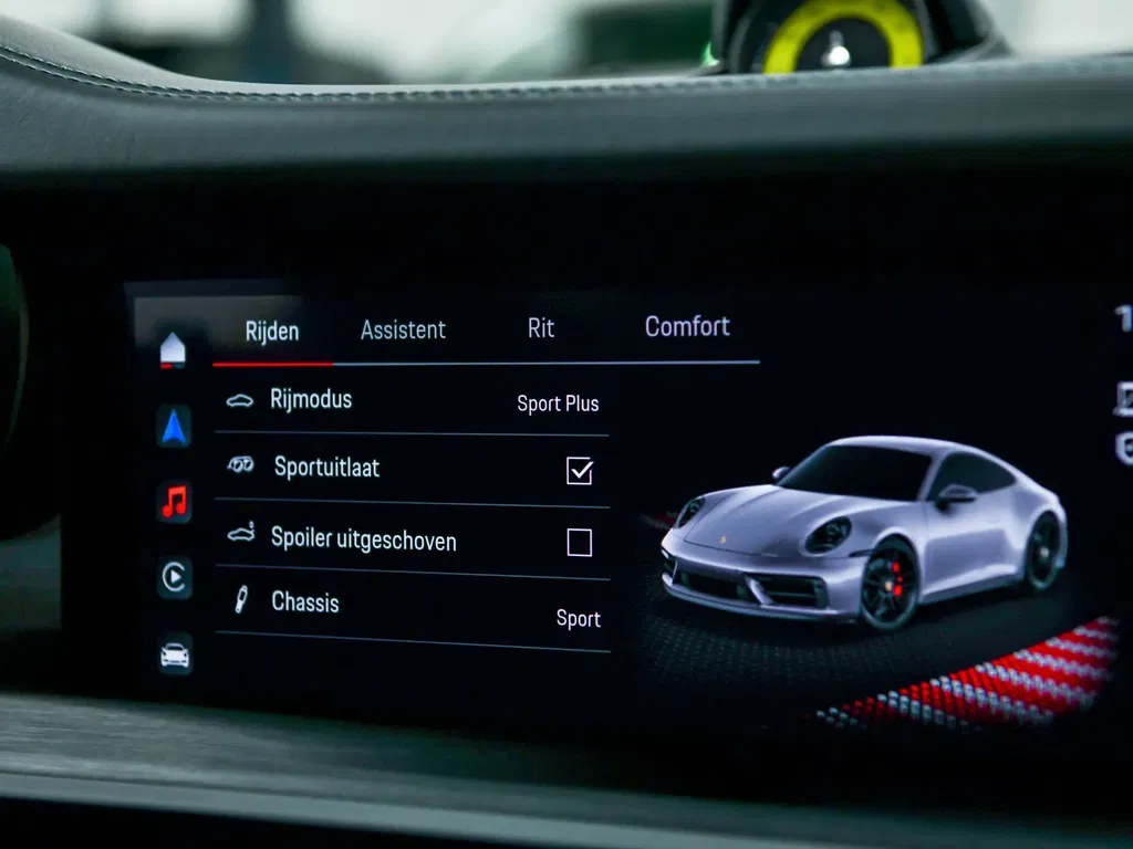 Porsche 992 Carrera 4 GTS