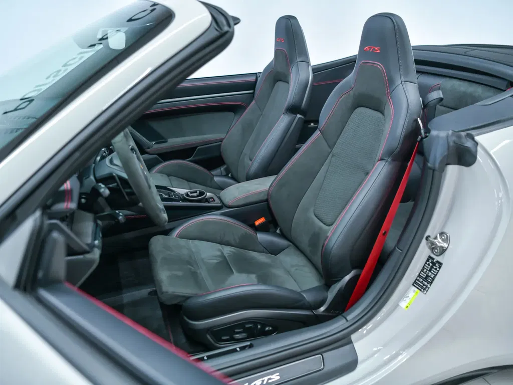 Porsche 992.2 Carrera 4 GTS