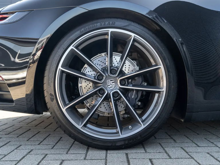 Porsche 992 Carrera 4