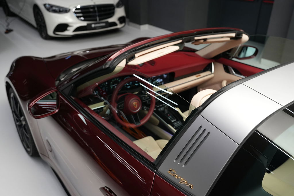 Porsche 992 Heritage Design Edition