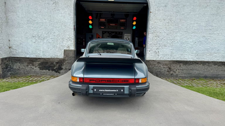 Porsche 911 Carrera 3.2