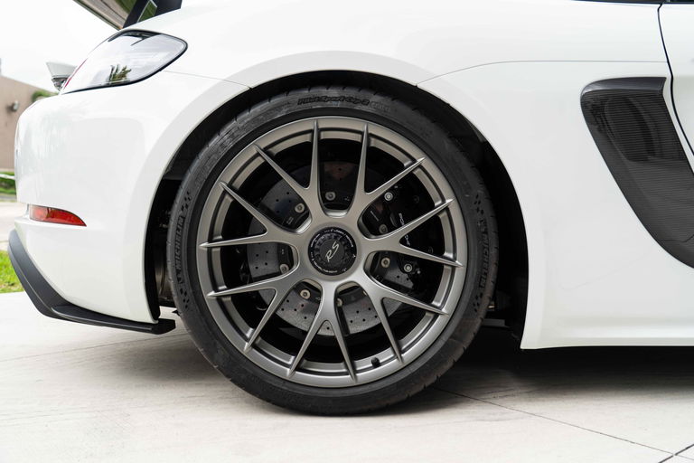 Porsche 718 Cayman GT4 RS