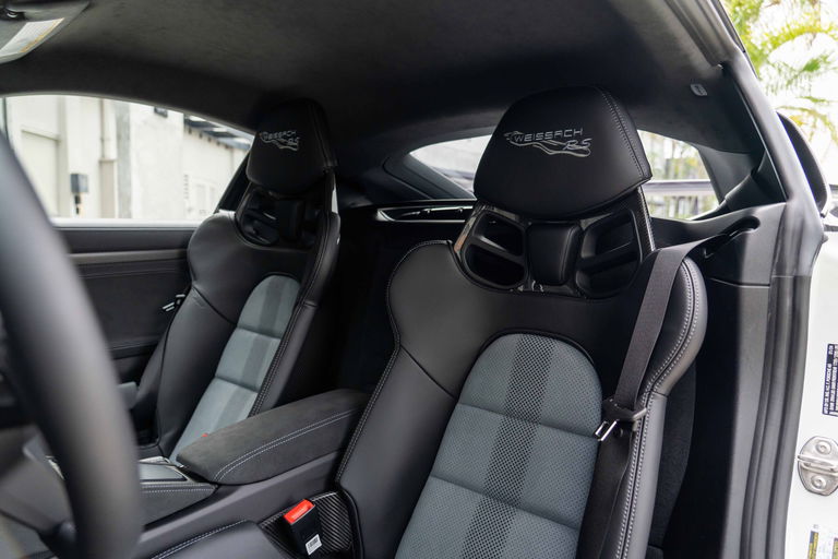 Porsche 718 Cayman GT4 RS