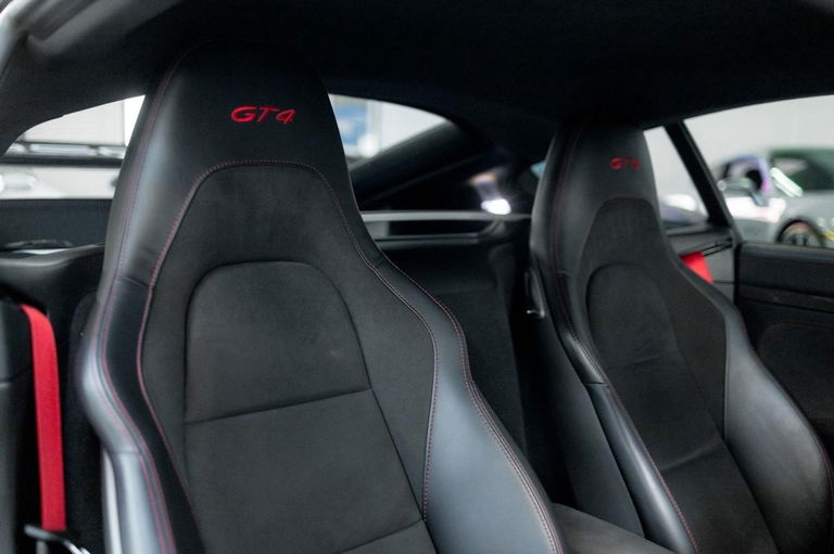 Porsche 718 Cayman GT4