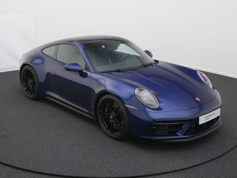 Porsche 992 Carrera 4 GTS