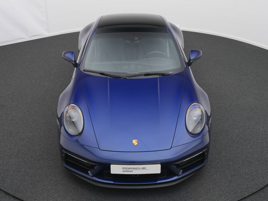 Porsche 992 Carrera 4 GTS