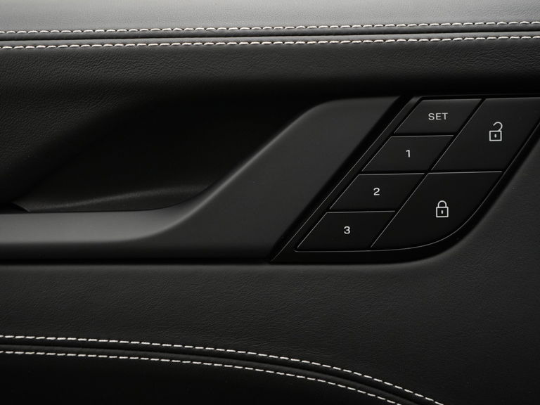 Porsche 992 Carrera 4 GTS