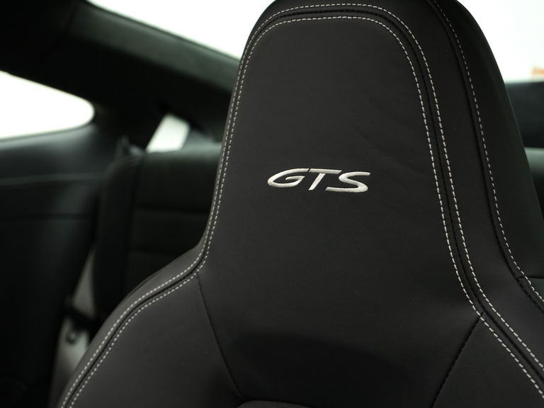 Porsche 992 Carrera 4 GTS