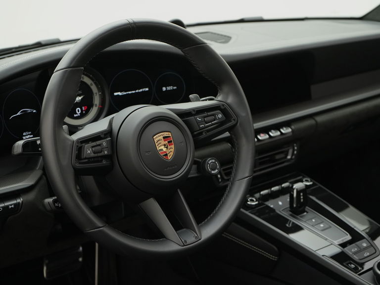 Porsche 992 Carrera 4 GTS