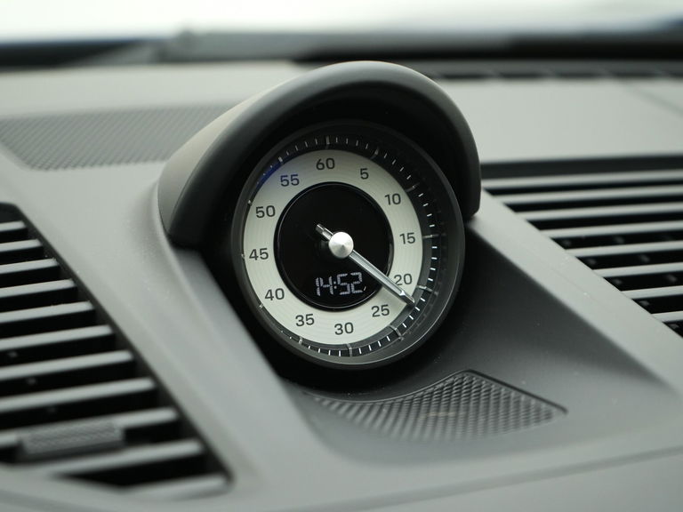 Porsche 992 Carrera 4 GTS