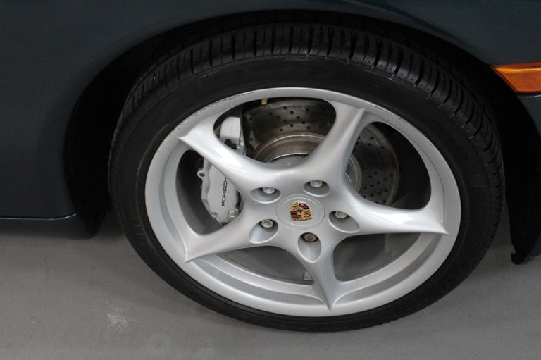 Porsche 996 Carrera 4