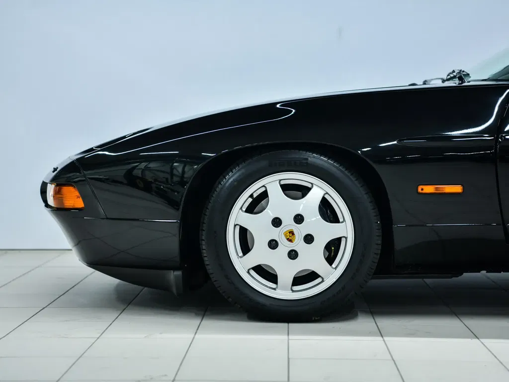 Porsche 928 S
