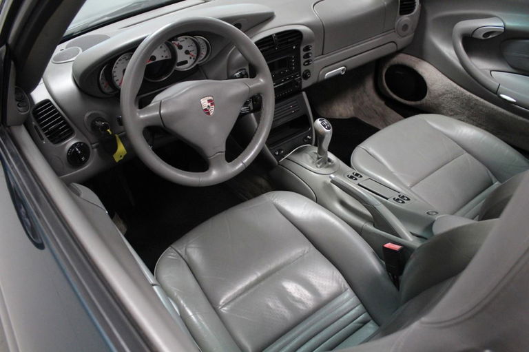 Porsche 996 Carrera 4