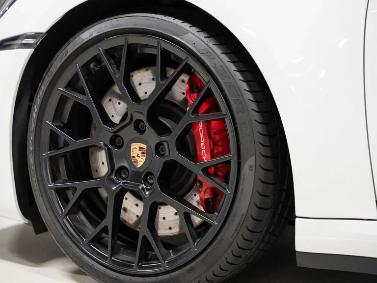 Porsche 992 Carrera GTS