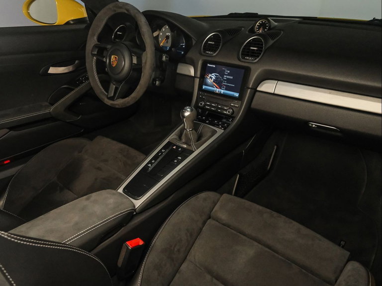 Porsche 718 Cayman GT4