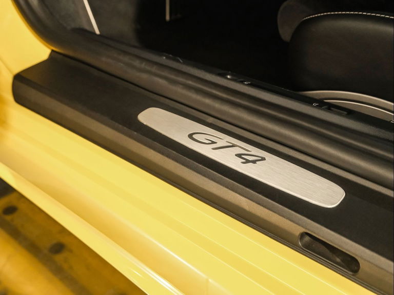 Porsche 718 Cayman GT4