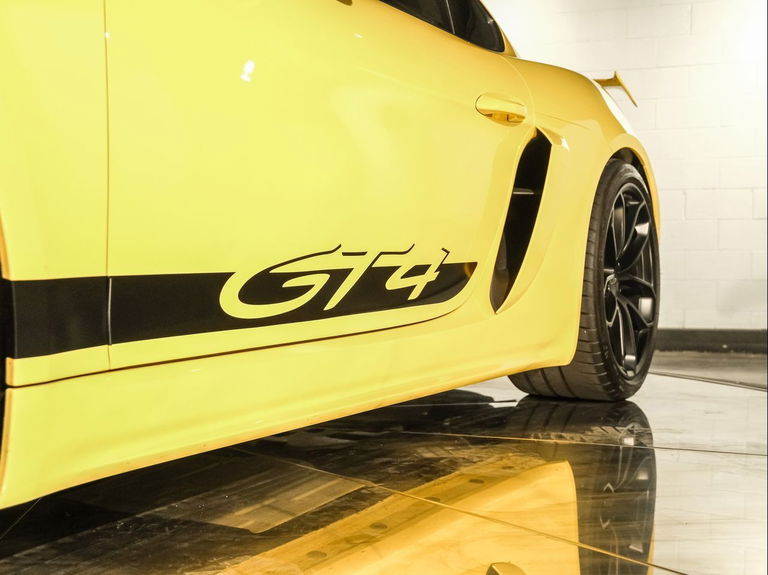 Porsche 718 Cayman GT4