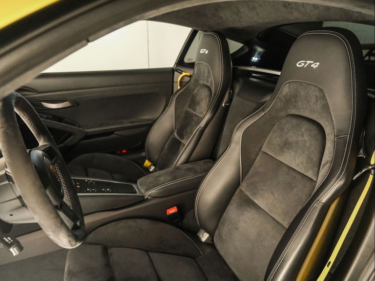 Porsche 718 Cayman GT4