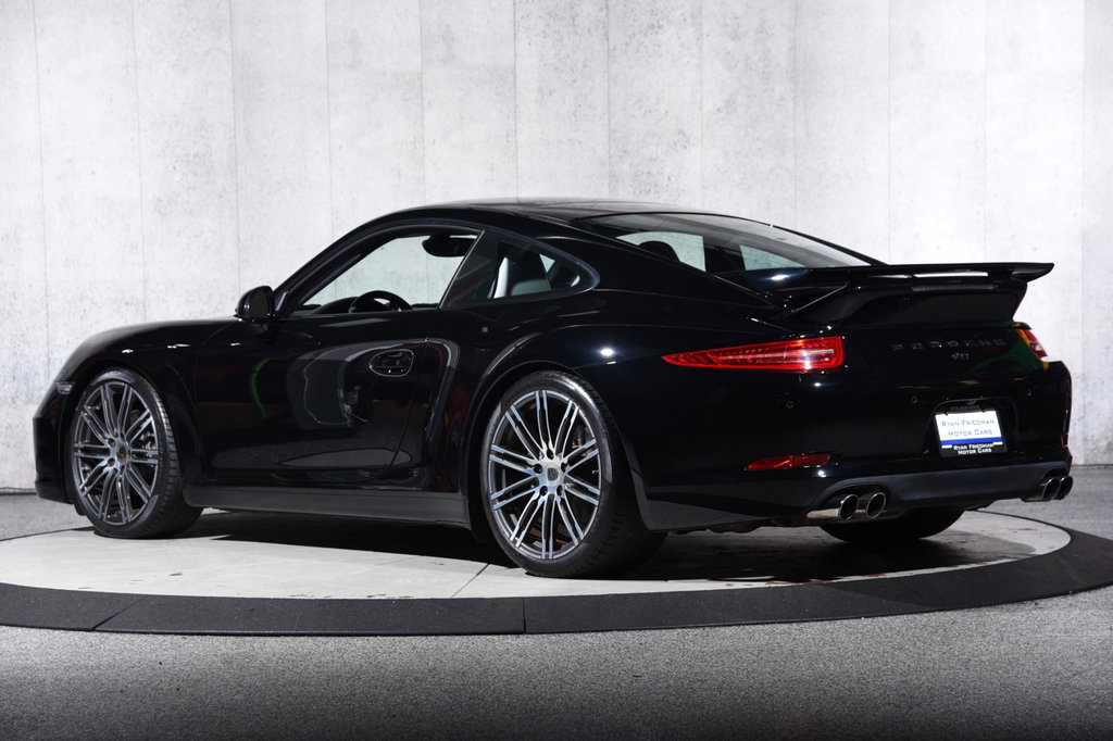 Porsche 991 Carrera 4 Black Edition