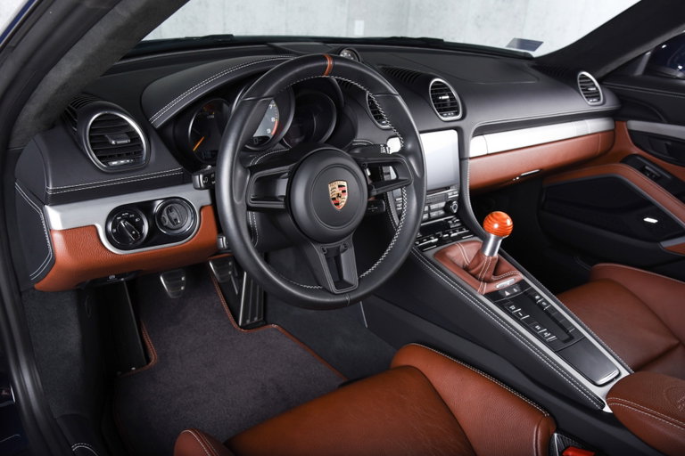 Porsche 718 Cayman GT4