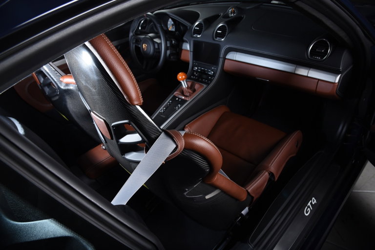 Porsche 718 Cayman GT4