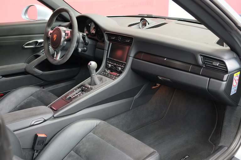 Porsche 991 Carrera GTS