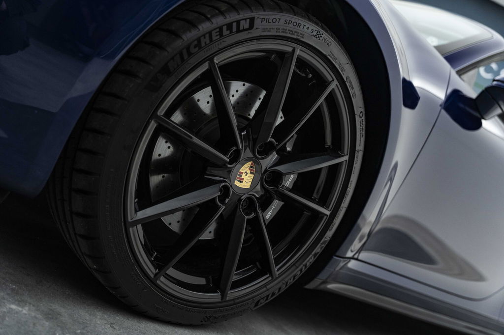 Porsche 992 Carrera 4S