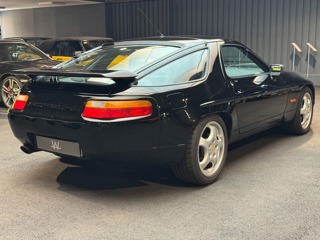 Porsche 928 S4