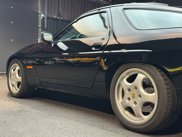 Porsche 928 S4