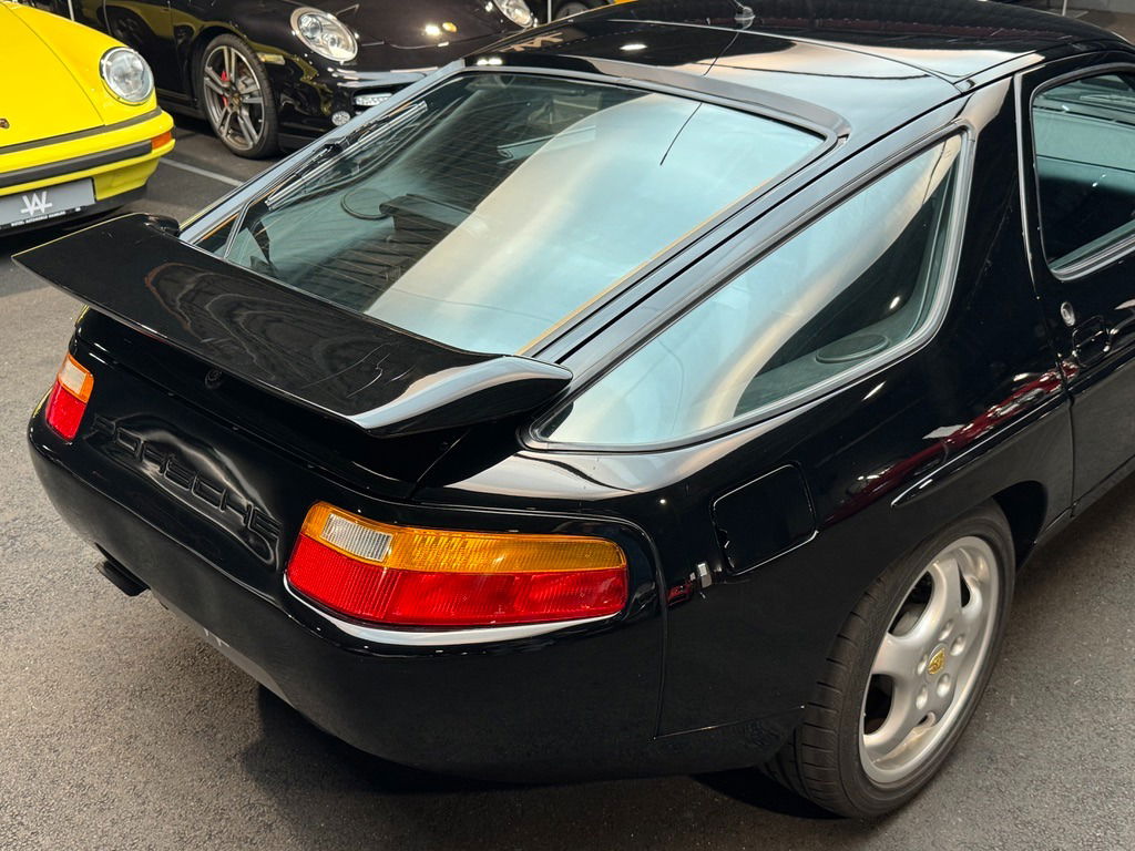 Porsche 928 S4