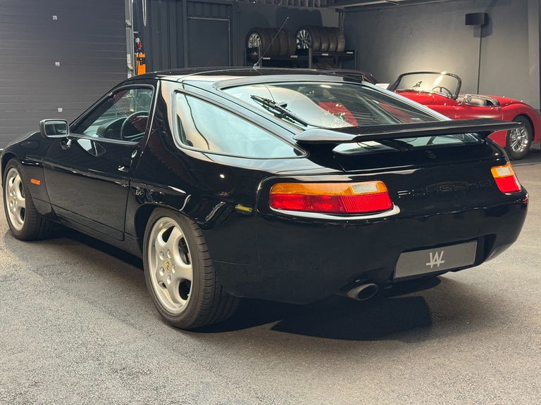 Porsche 928 S4
