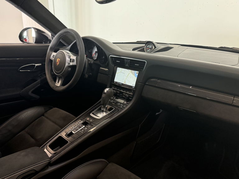 Porsche 991 Carrera 4 GTS