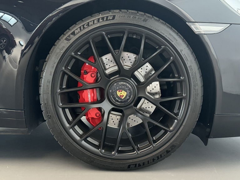 Porsche 991 Carrera 4 GTS