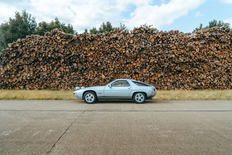 Porsche 928