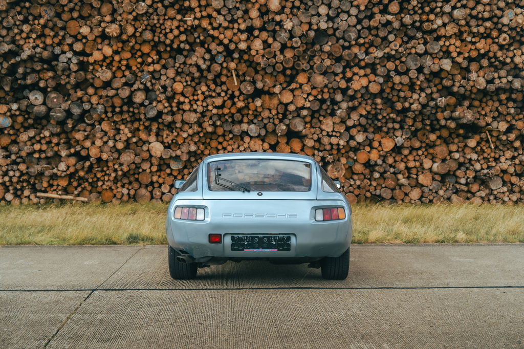 Porsche 928