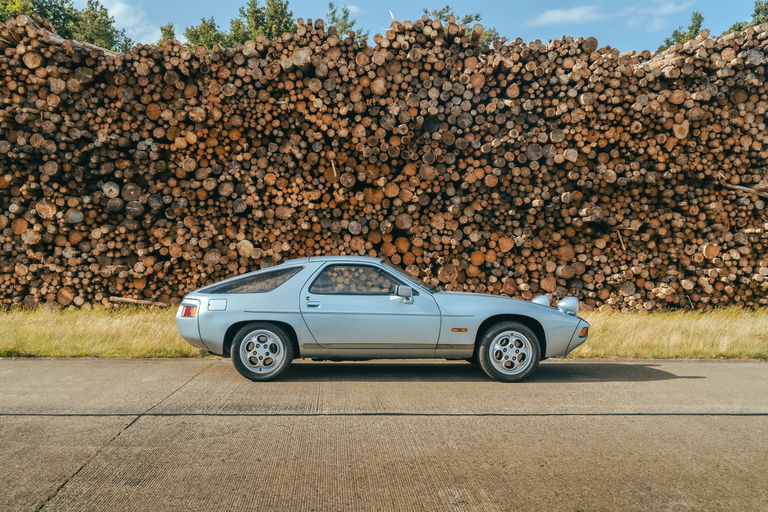 Porsche 928