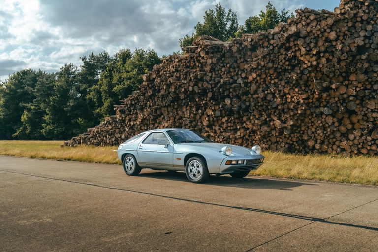 Porsche 928