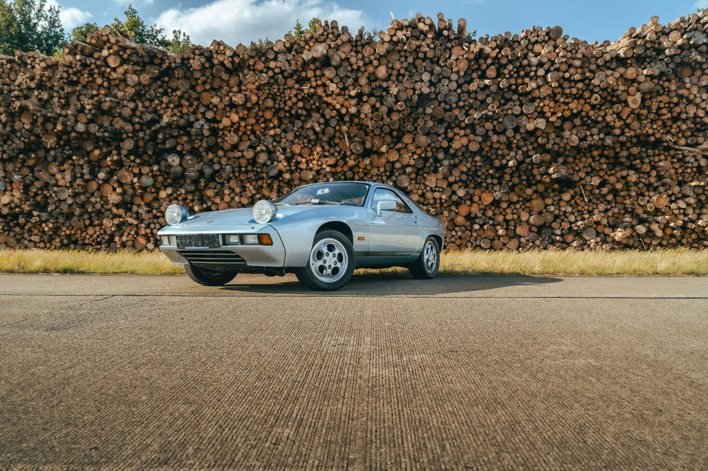 Porsche 928