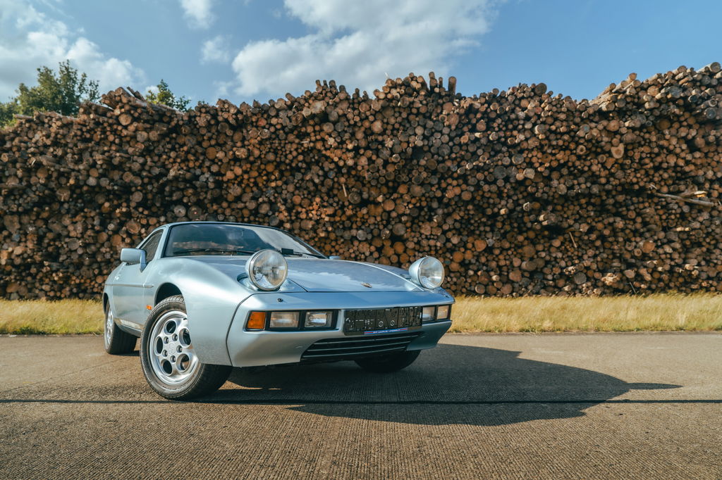 Porsche 928