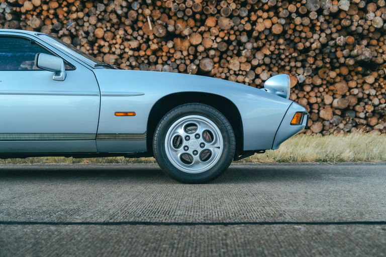 Porsche 928